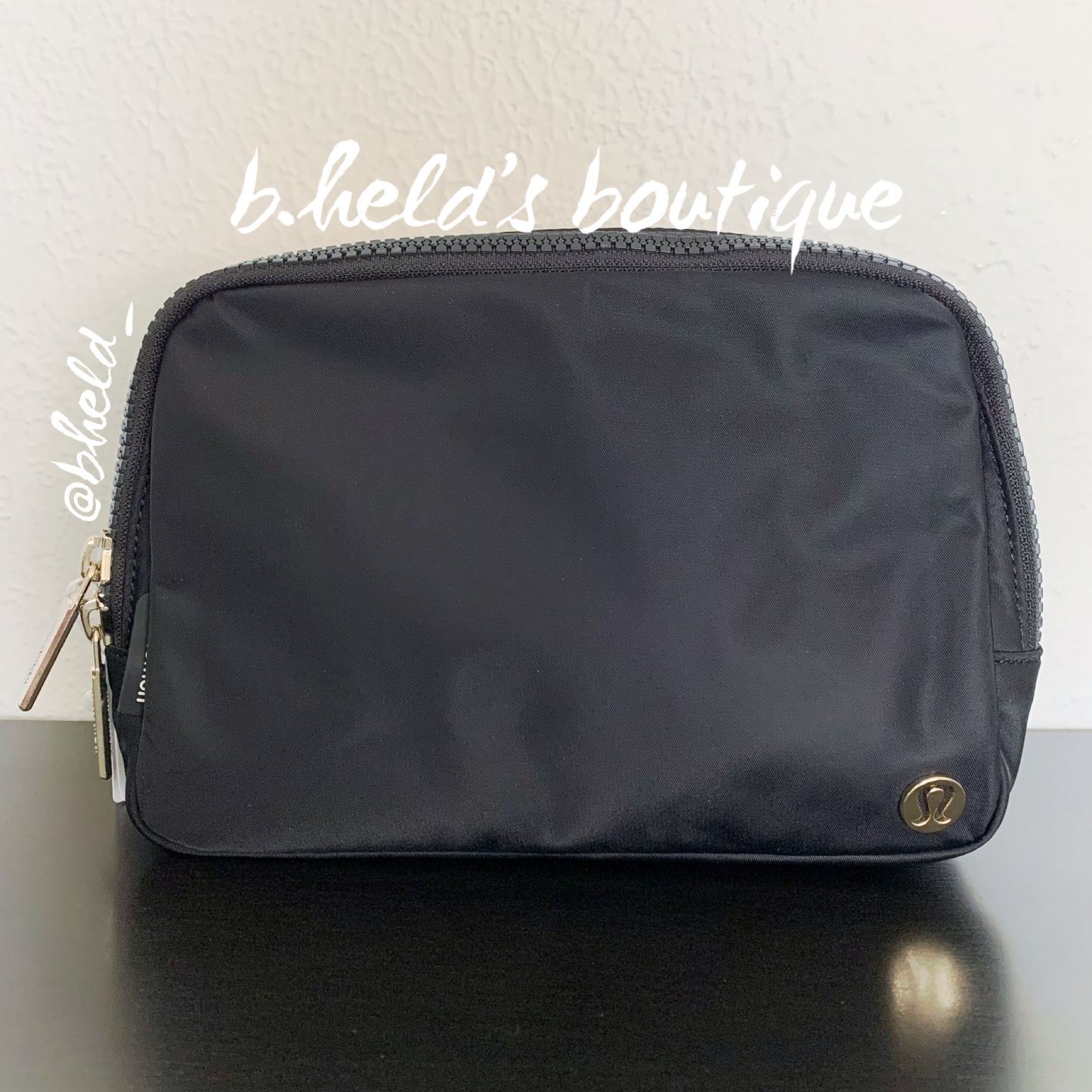 lululemon Everywhere Belt Bag *Large Version (2 L) in Black/Gold, One Size