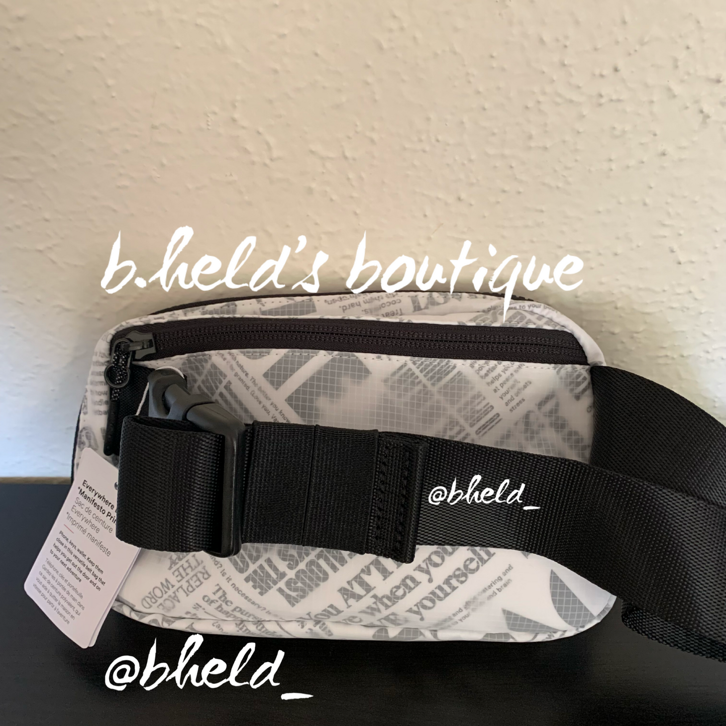lululemon Everywhere Belt Bag *Manifesto Print (1 L) in White/Black, One Size