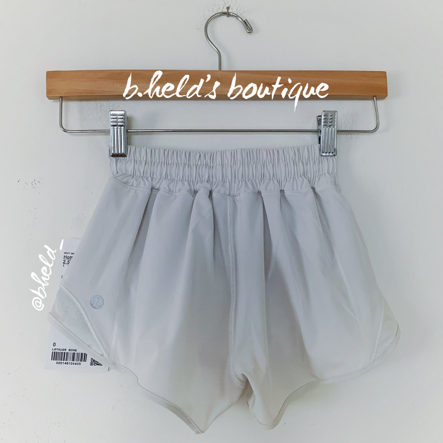 lululemon Hotty Hot Low-Rise Lined Short 2.5" in Bone, Size 0