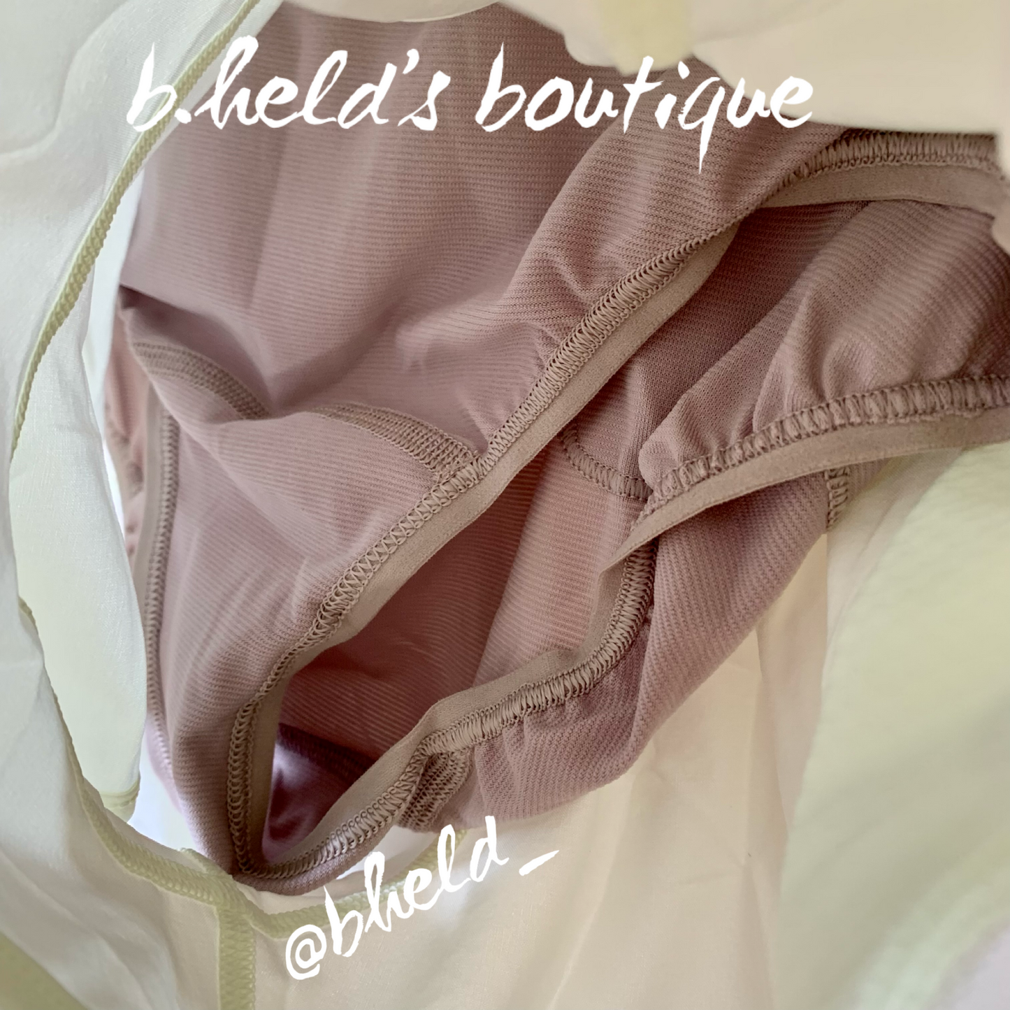 lululemon Hotty Hot Low-Rise Lined Short 2.5" in Elixir, Size 0