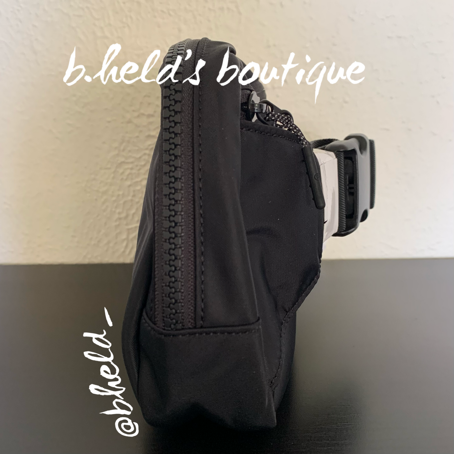 lululemon Everywhere Belt Bag *Large Version (2 L) in Black/Gold, One Size