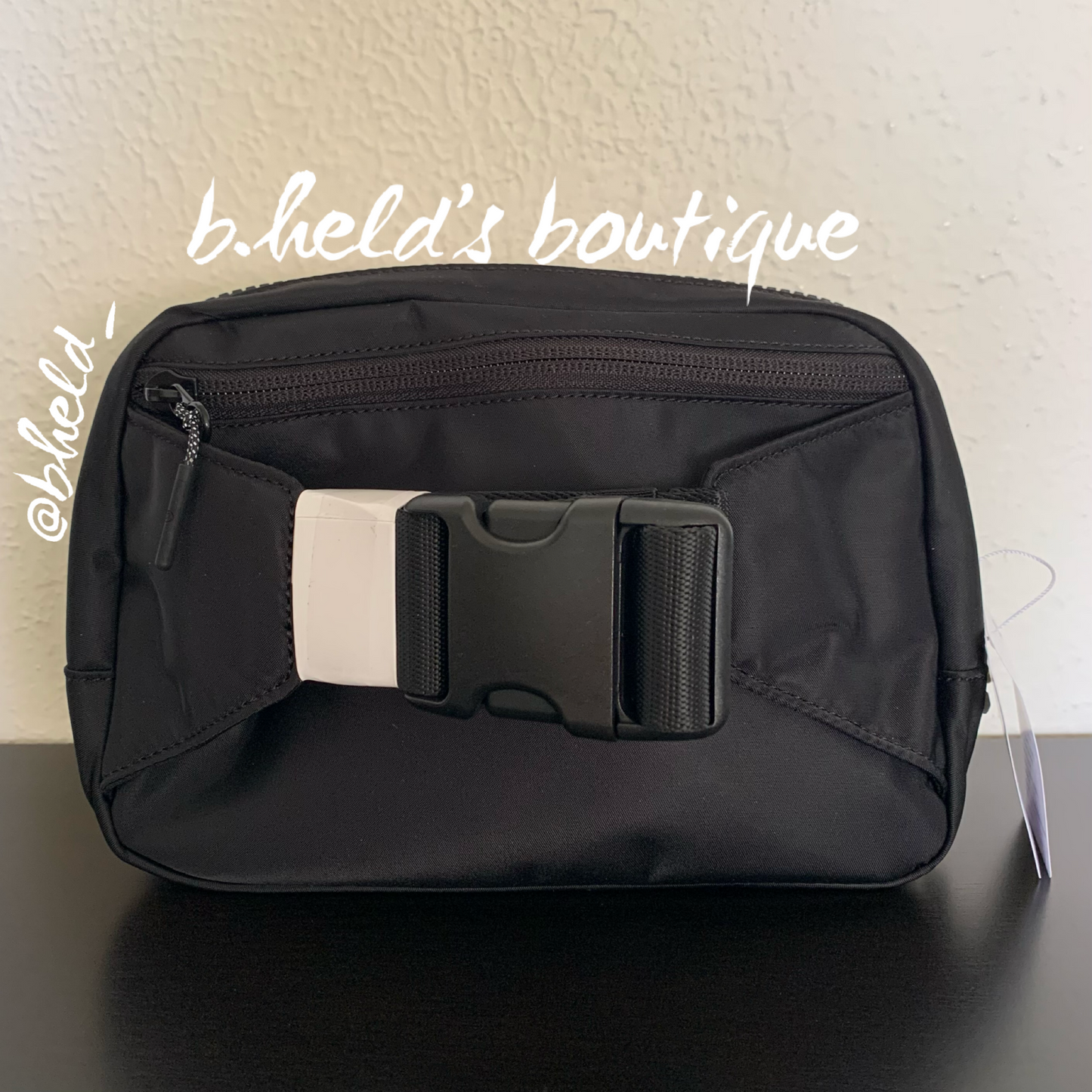 lululemon Everywhere Belt Bag *Large Version (2 L) in Black/Gold, One Size