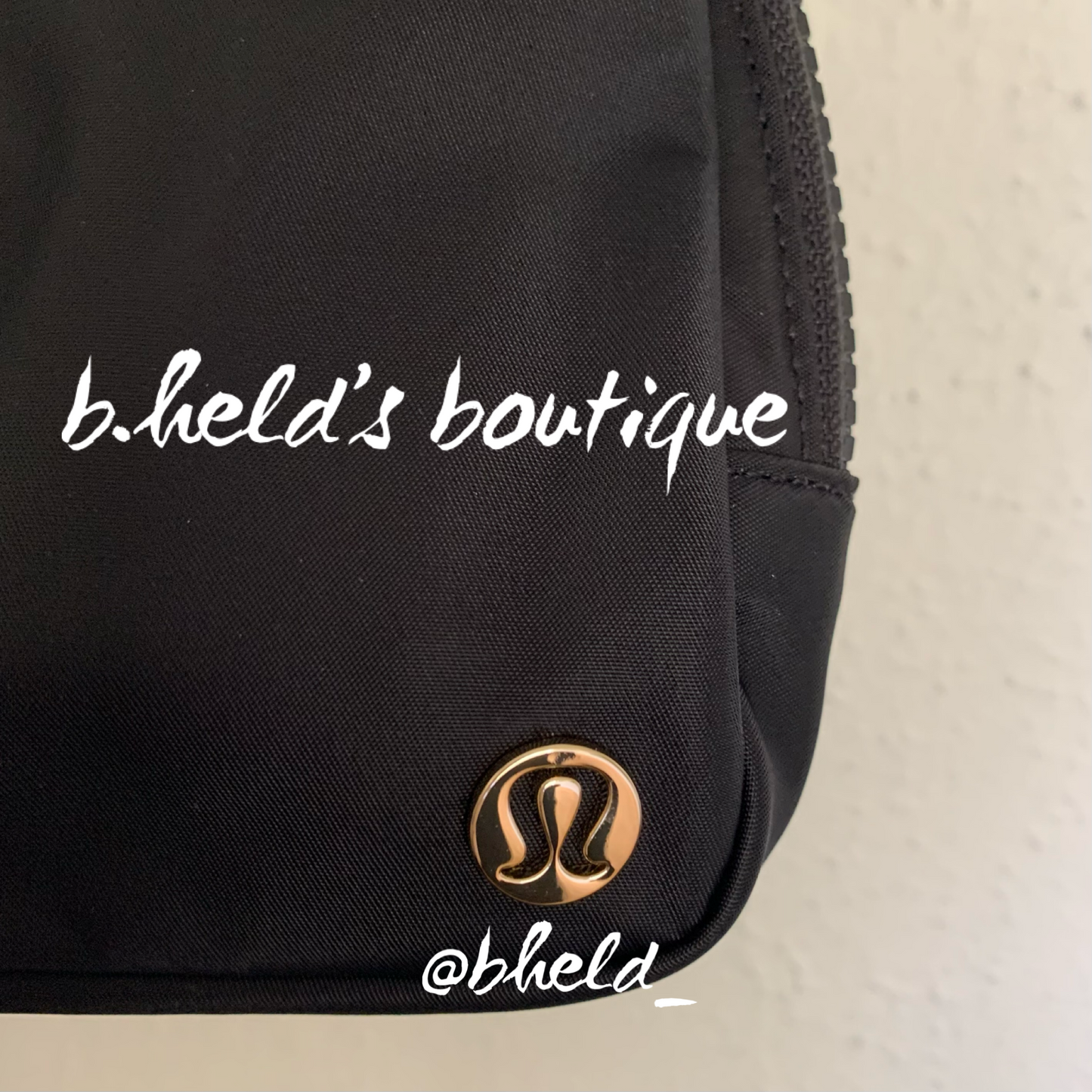 lululemon Everywhere Belt Bag *Large Version (2 L) in Black/Gold, One Size