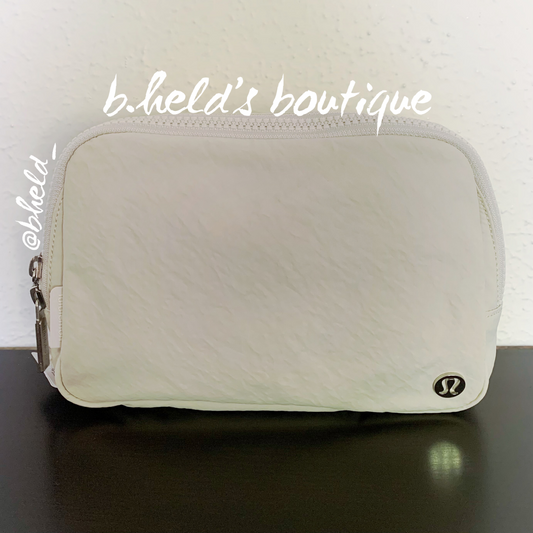 lululemon Everywhere Belt Bag *Large Version (2 L) in White Opal, One Size