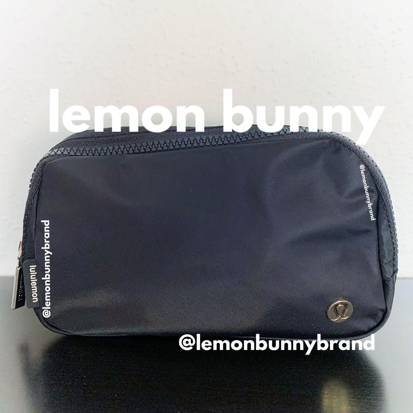 lululemon Everywhere Belt Bag (1 L) in Black/Gold, One Size