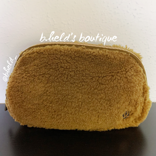 lululemon Everywhere Belt Bag *Fleece (1 L) in Burnt Caramel, One Size