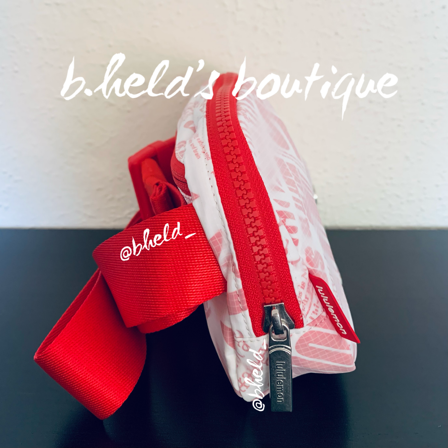 lululemon Everywhere Belt Bag *Manifesto Print (1 L) in White/lulu Red, One Size