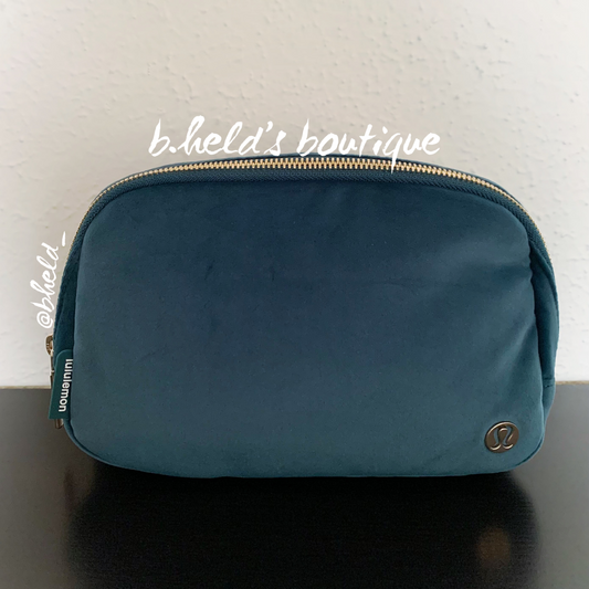 lululemon Everywhere Belt Bag *Velour (1 L)  in Green Jasper/Gold, One Size