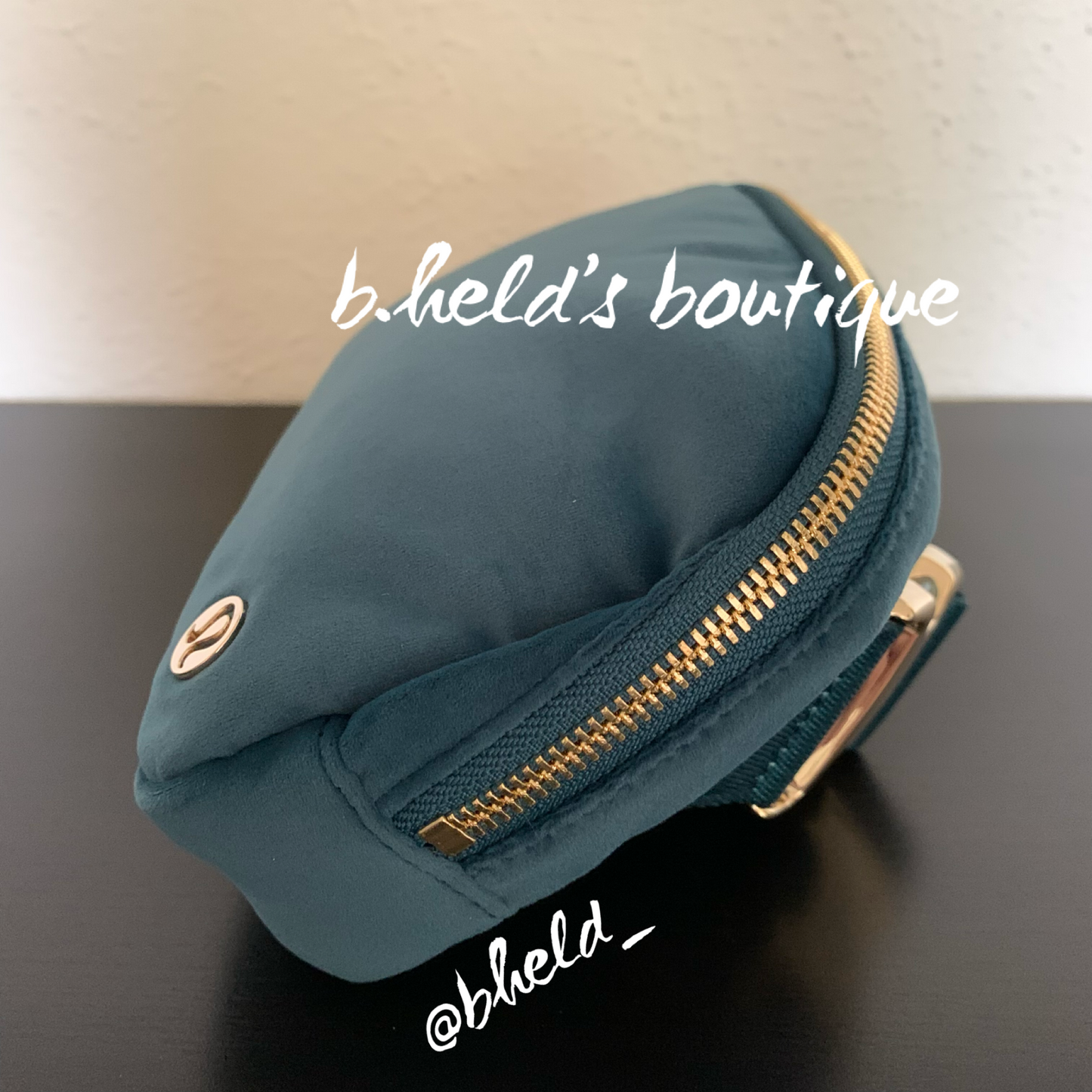 lululemon Everywhere Belt Bag *Velour (1 L)  in Green Jasper/Gold, One Size