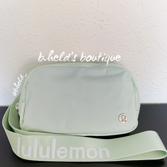 lululemon Everywhere Belt Bag *Wordmark (1 L) in Kohlrabi Green/White, One Size