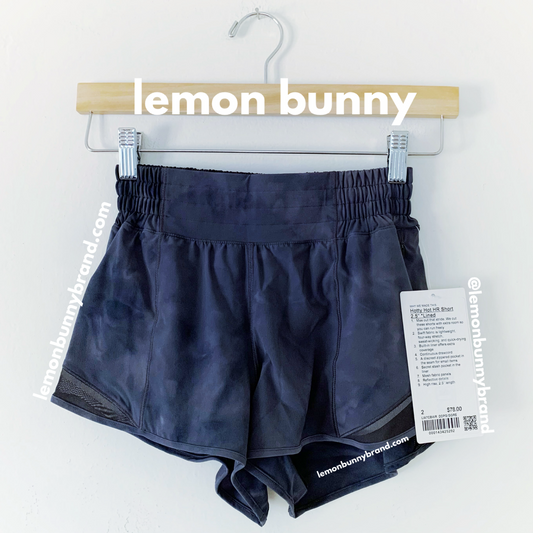 lululemon Hotty Hot High-Rise Lined Short 2.5" in Diamond Dye Pitch Grey Graphite Grey/Graphite Grey, Size 2 (Version 2)