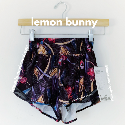 lululemon Hotty Hot High-Rise Lined Short 2.5" in Veiled Floral Black Multi/Black, Size 0